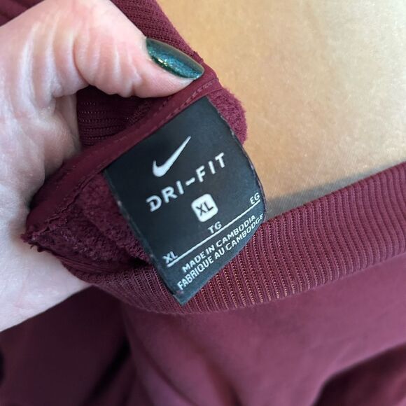 EUC Nike DryFit Sweatshirt (size XL) - Picture 4 of 5